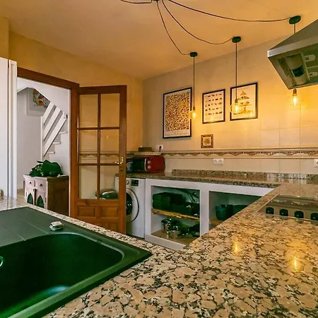 125- Beautiful Andalusian House With Private Patio Сasa de vacaciones